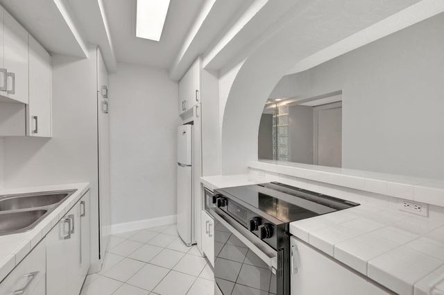 1407 NE 56th Street 408, Fort Lauderdale, FL 33334