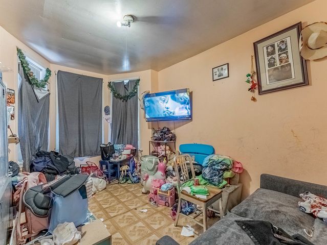 3244 N Drake Avenue, Chicago, IL 60618