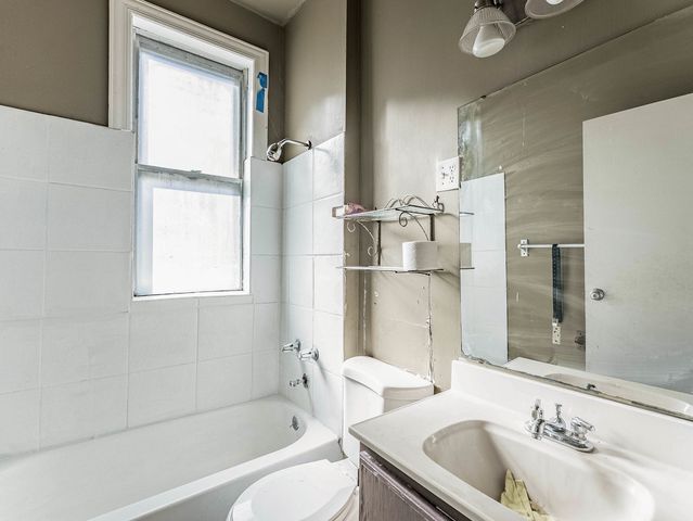 3244 N Drake Avenue, Chicago, IL 60618