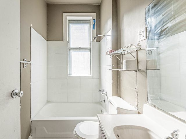 3244 N Drake Avenue, Chicago, IL 60618