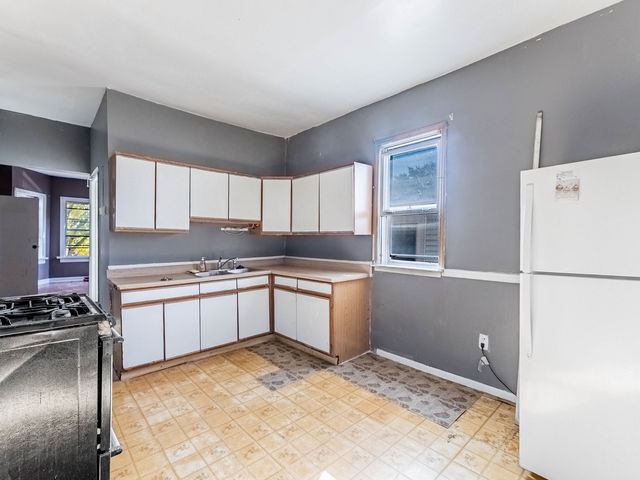 3244 N Drake Avenue, Chicago, IL 60618
