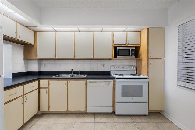 896 N Federal Highway 322, Lantana, FL 33462