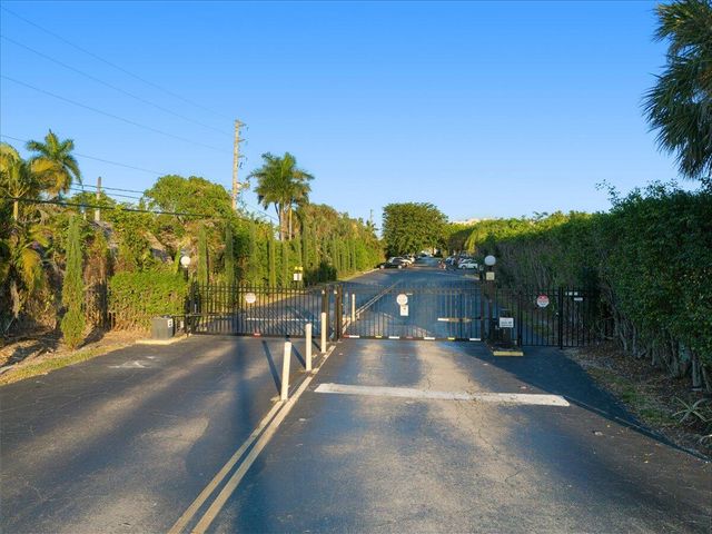 896 N Federal Highway 322, Lantana, FL 33462