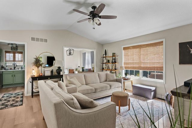 6526 Silvercreek Drive, Davenport, IA 52806