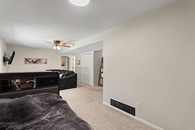 6526 Silvercreek Drive, Davenport, IA 52806
