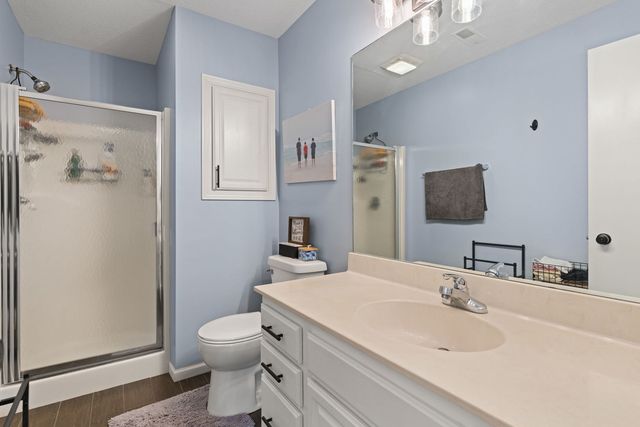 6526 Silvercreek Drive, Davenport, IA 52806