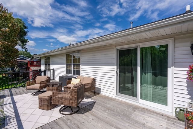 6526 Silvercreek Drive, Davenport, IA 52806