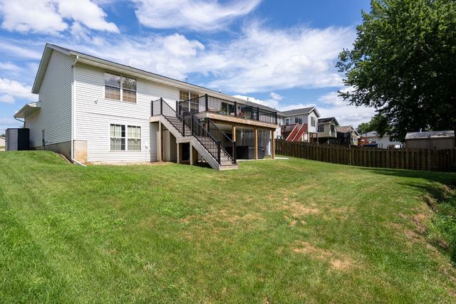 6526 Silvercreek Drive, Davenport, IA 52806