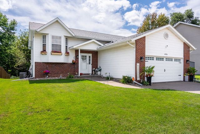 6526 Silvercreek Drive, Davenport, IA 52806