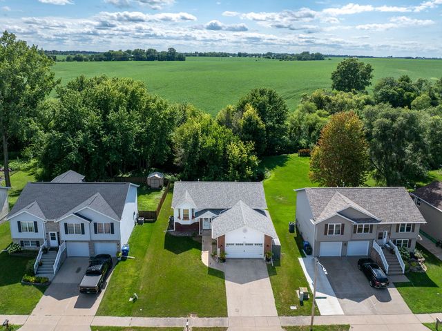 6526 Silvercreek Drive, Davenport, IA 52806