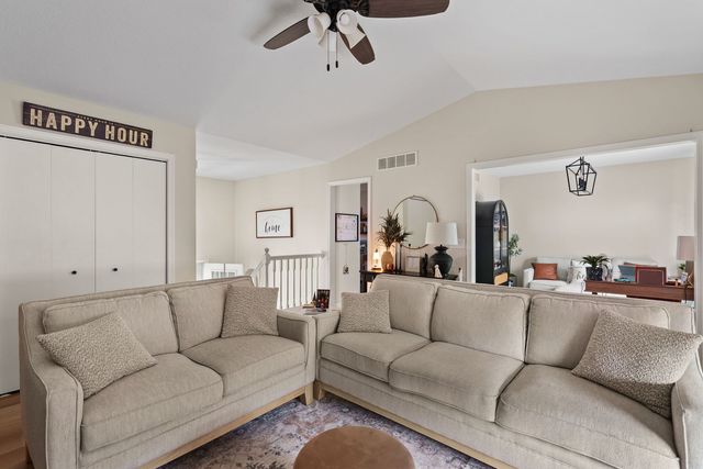6526 Silvercreek Drive, Davenport, IA 52806