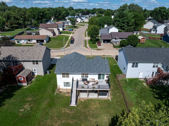 6526 Silvercreek Drive, Davenport, IA 52806