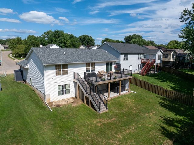 6526 Silvercreek Drive, Davenport, IA 52806