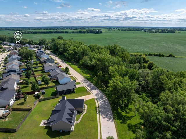 6526 Silvercreek Drive, Davenport, IA 52806