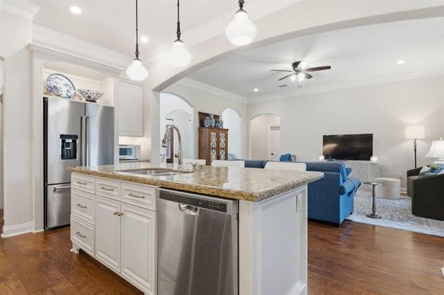 1327 W Eagles Nest, Lake Charles, LA 70611