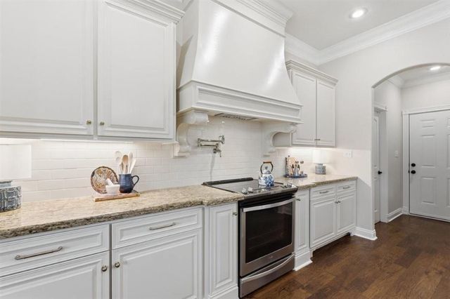 1327 W Eagles Nest, Lake Charles, LA 70611