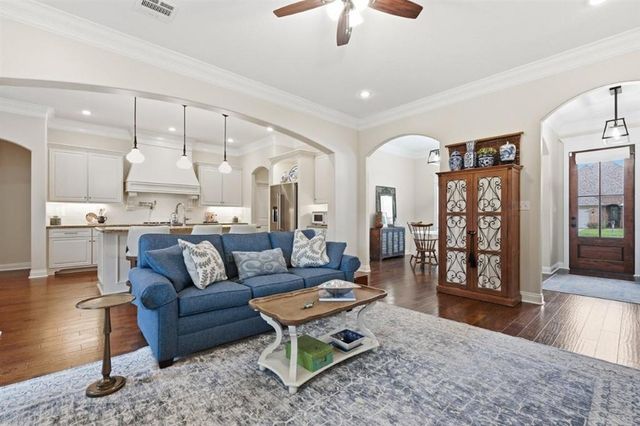 1327 W Eagles Nest, Lake Charles, LA 70611