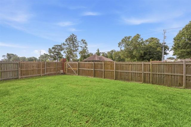 1327 W Eagles Nest, Lake Charles, LA 70611