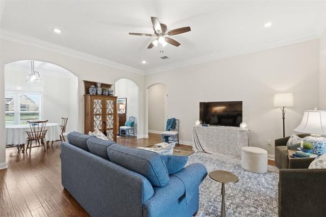 1327 W Eagles Nest, Lake Charles, LA 70611