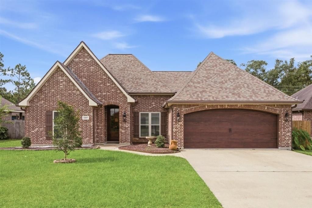 1327 W Eagles Nest, Lake Charles, LA 70611