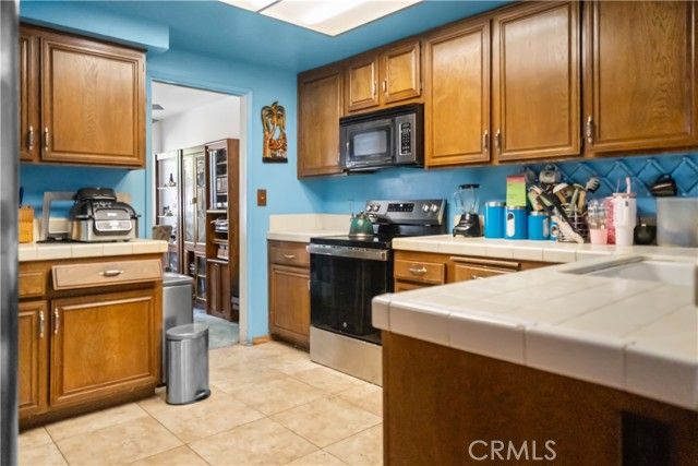 9024 Willis, Panorama City (los Angeles), CA 91402