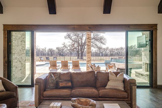 553 Royal Santana Run, Weatherford, TX 76087