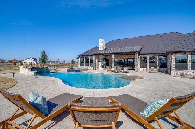 553 Royal Santana Run, Weatherford, TX 76087