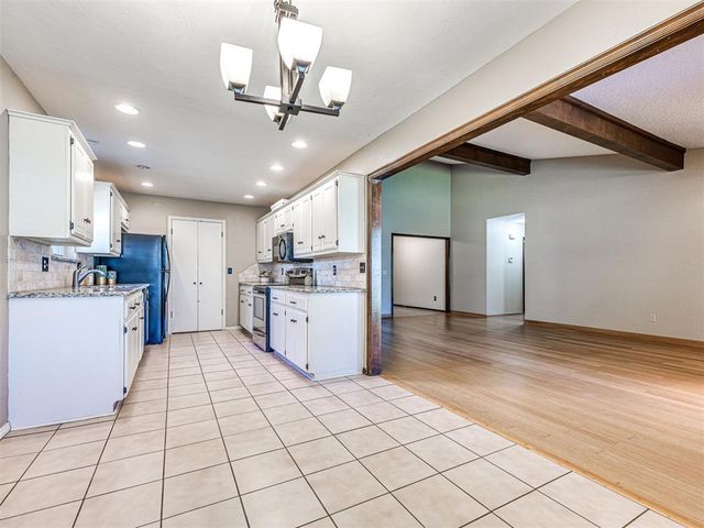 809 Lakeside Circle, Edmond, OK 73012