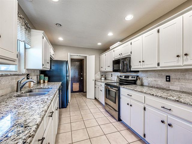 809 Lakeside Circle, Edmond, OK 73012