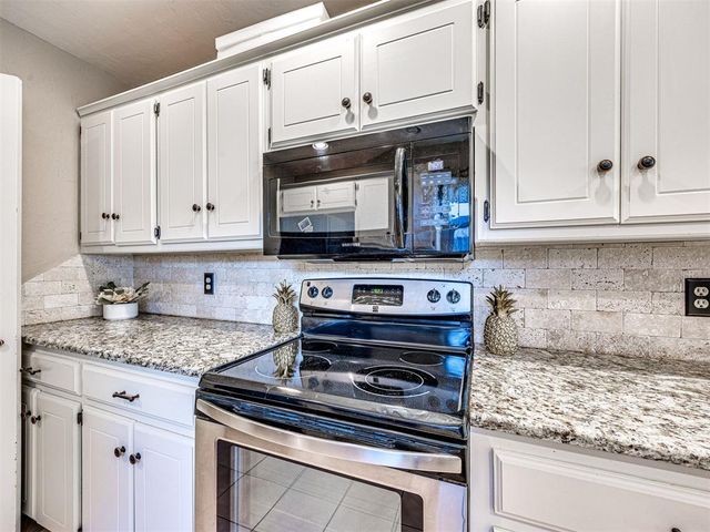 809 Lakeside Circle, Edmond, OK 73012