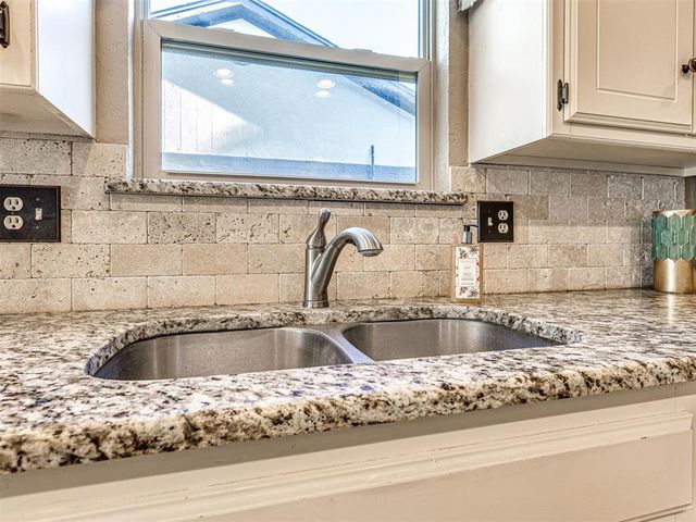 809 Lakeside Circle, Edmond, OK 73012