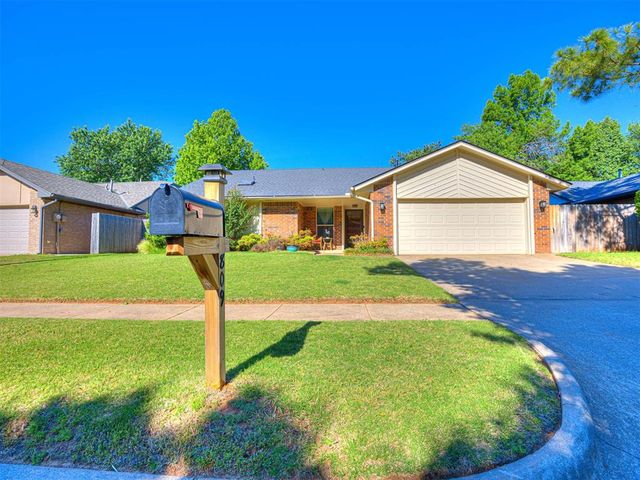 809 Lakeside Circle, Edmond, OK 73012