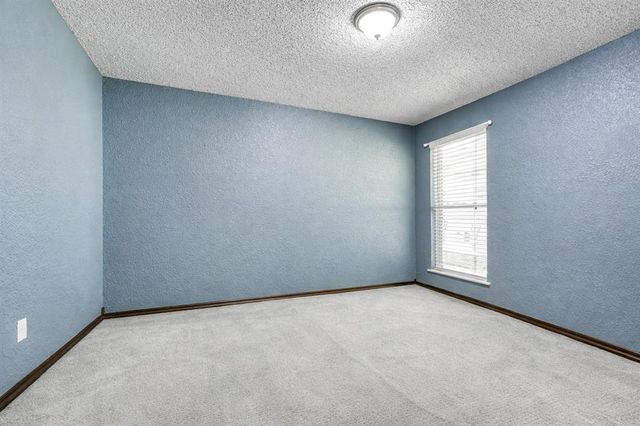 809 Lakeside Circle, Edmond, OK 73012