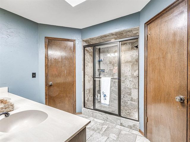 809 Lakeside Circle, Edmond, OK 73012