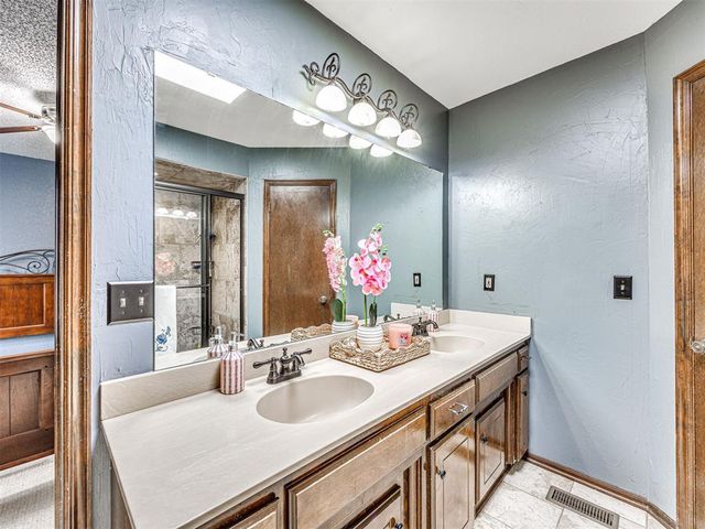 809 Lakeside Circle, Edmond, OK 73012
