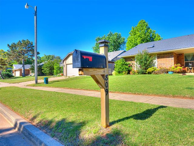 809 Lakeside Circle, Edmond, OK 73012