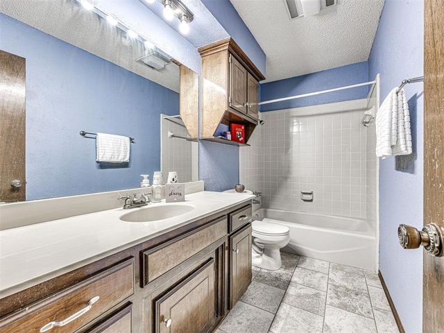 809 Lakeside Circle, Edmond, OK 73012