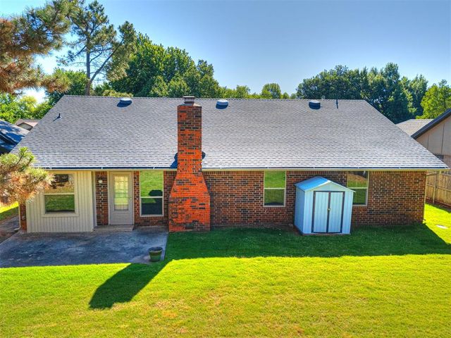 809 Lakeside Circle, Edmond, OK 73012