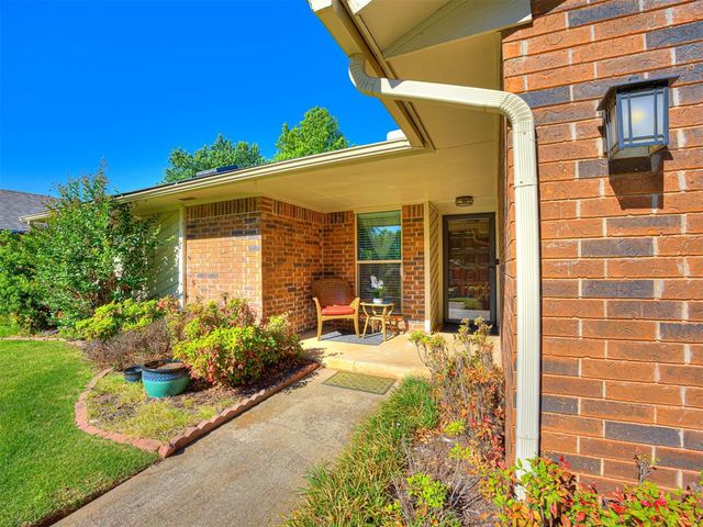 809 Lakeside Circle, Edmond, OK 73012