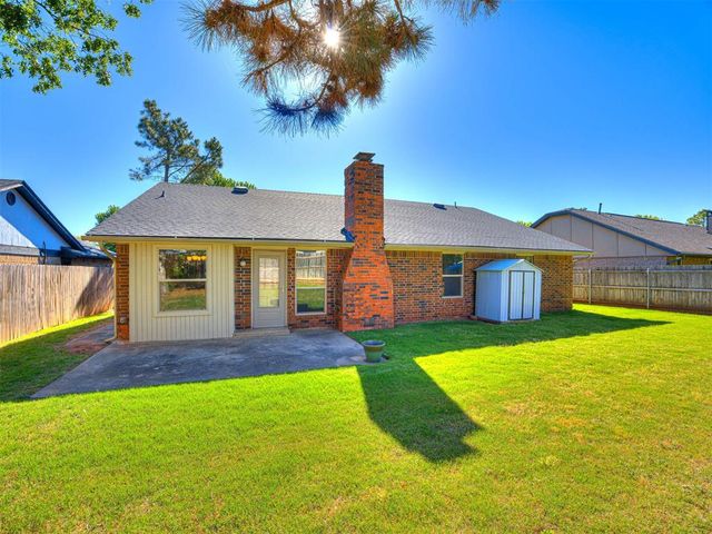809 Lakeside Circle, Edmond, OK 73012