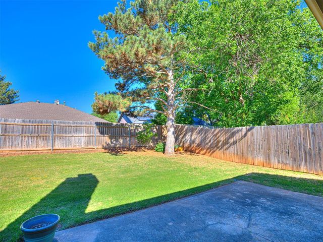 809 Lakeside Circle, Edmond, OK 73012