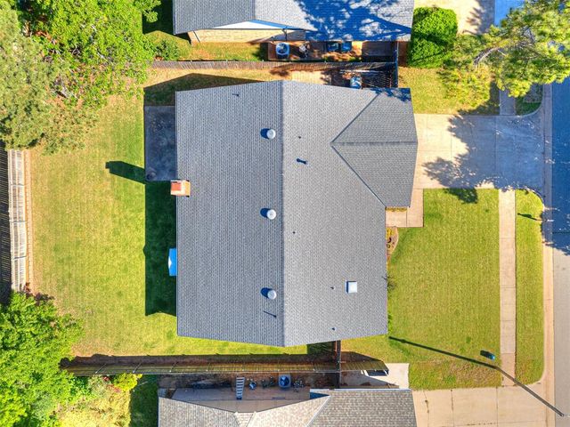 809 Lakeside Circle, Edmond, OK 73012