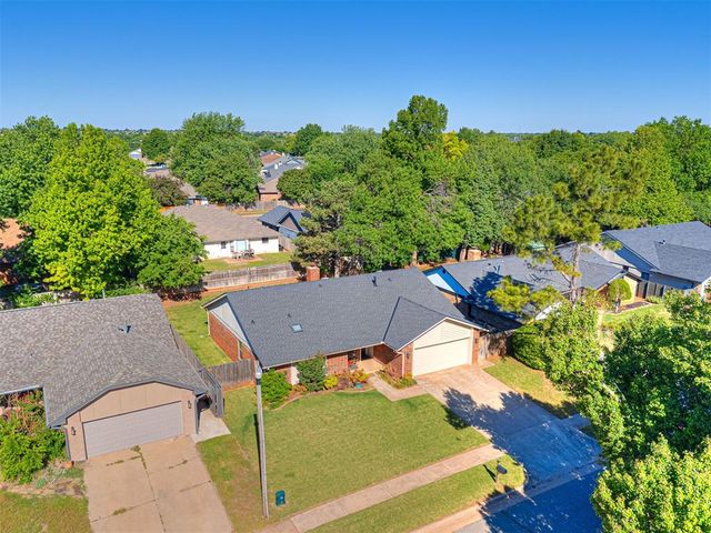 809 Lakeside Circle, Edmond, OK 73012