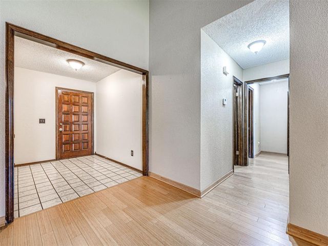 809 Lakeside Circle, Edmond, OK 73012