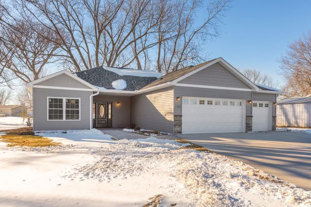 2702 Park Avenue NW, Faribault, MN 55021
