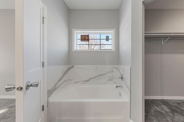 2702 Park Avenue NW, Faribault, MN 55021