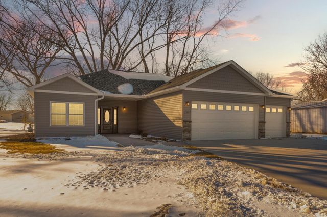 2702 Park Avenue NW, Faribault, MN 55021