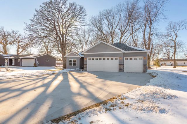 2702 Park Avenue NW, Faribault, MN 55021