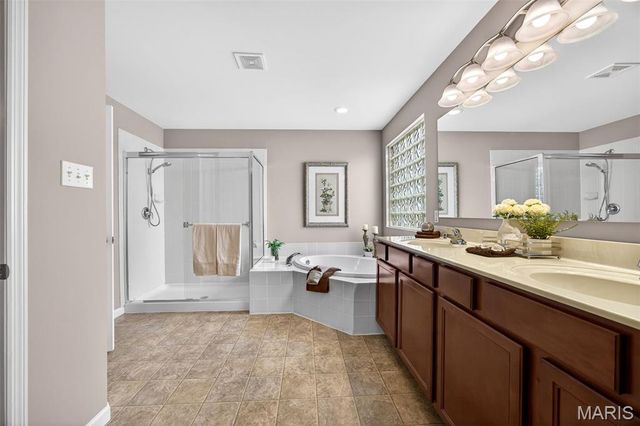 468 Maple Rise Path, Chesterfield, MO 63005