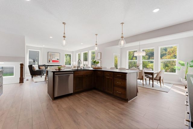 7698 22nd Avenue E, Shakopee, MN 55379